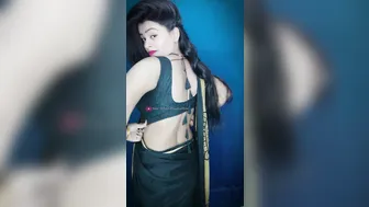 Sexy Model Try New Blouse Saree
